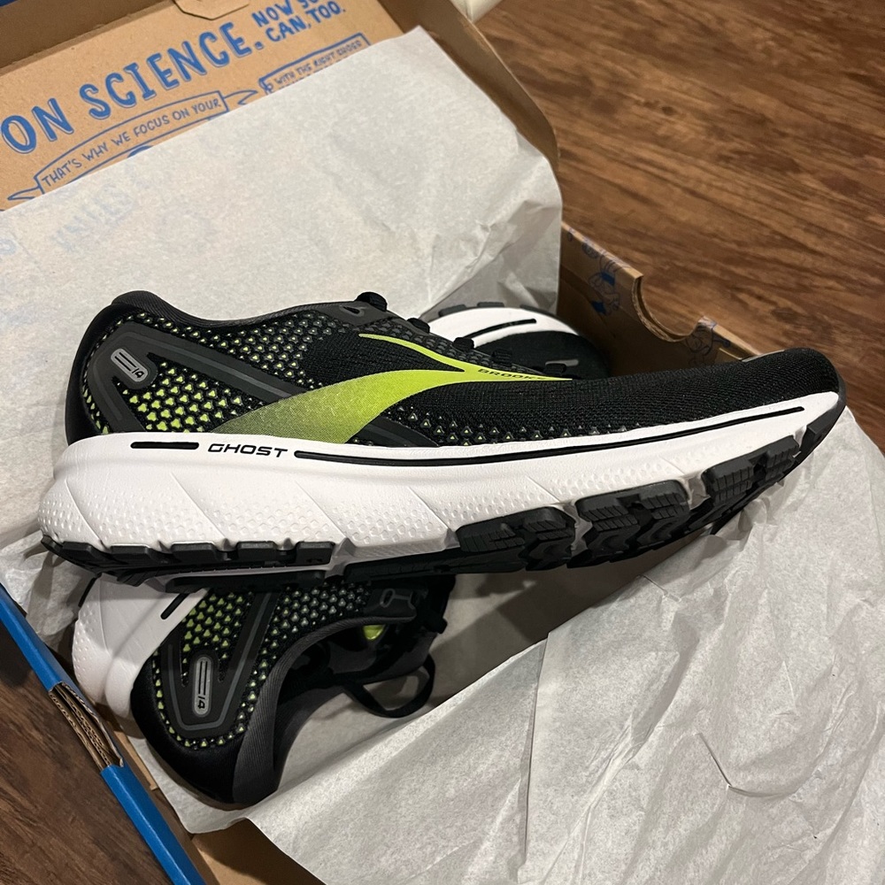 Men’s Brooks Running Sneakers Ghost 14 Size 9 medium Brand New